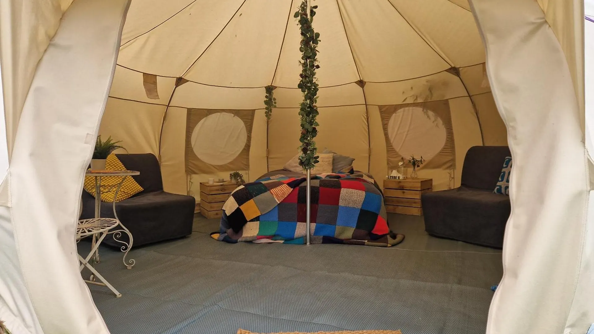 럭셔리텐트 Aldwark Bridge Glamping - Lunar Tent